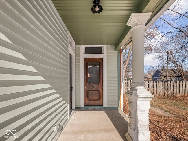 Photo - 1118 E St Clair St