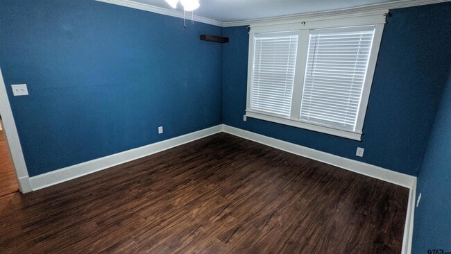 Photo - 2009 W Shaw St