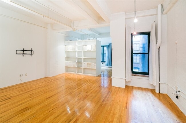 Building Photo - 42 Chauncy St Unit 5D
