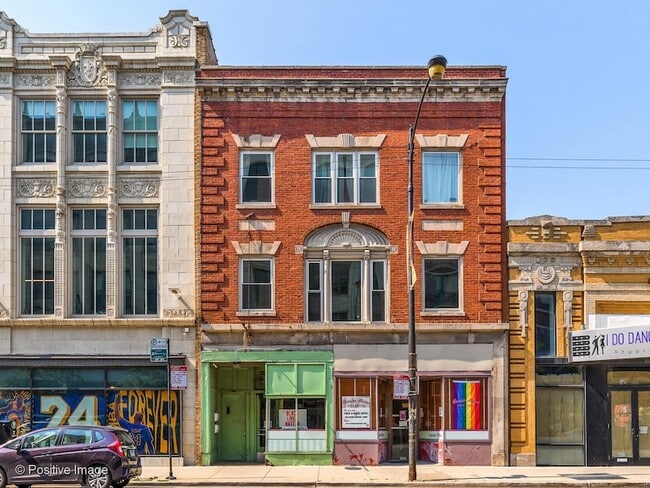 Building Photo - 1618 W Chicago Ave Unit 2