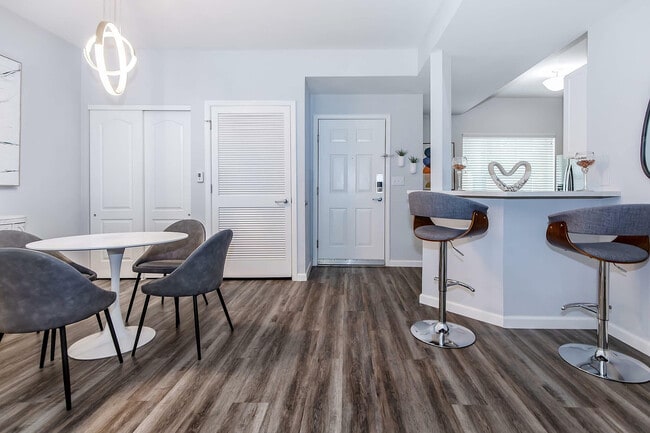 LAR dining and barstools - Longacre Apartment Resort