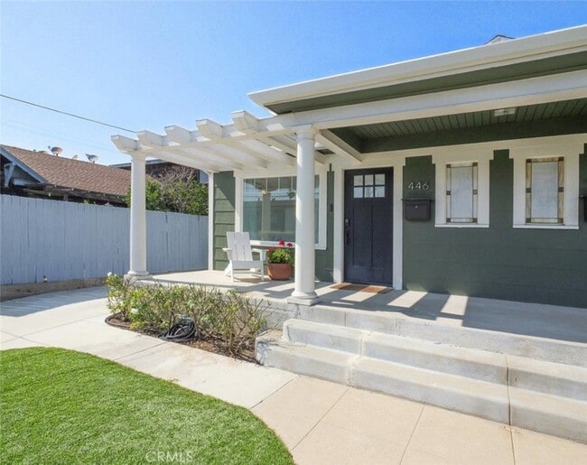 Photo - 446 W 40th St