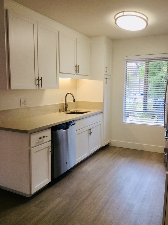 Photo - Sierra Regency Apartments