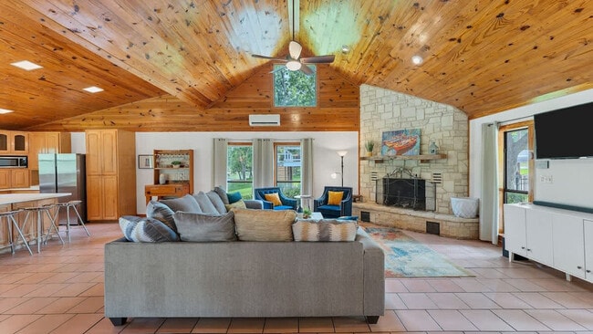 Photo - 302 Shangrila Ln Unit ID1351226P