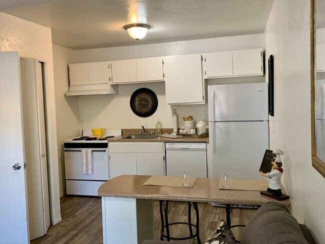 Photo - Sunset Vista Apartments