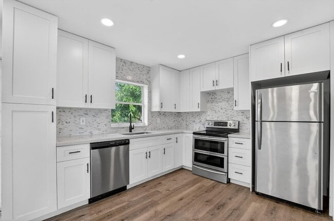 Photo - 291 NW 7th Ct