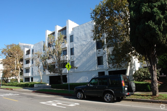 10990 Rochester Ave - 10990 Rochester Ave