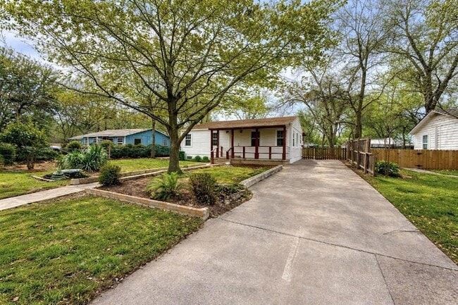 Photo - 4611 Milburn Ln