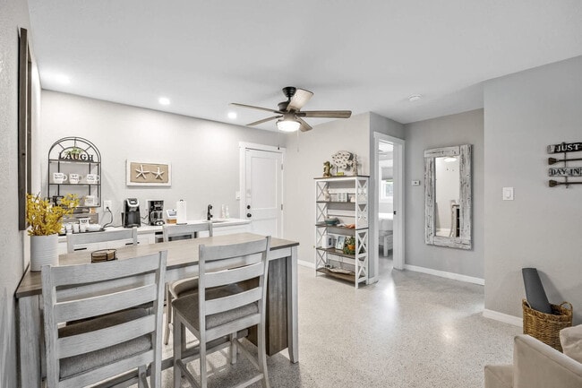 Building Photo - 366 W Osceola Ln Unit ID1245239P