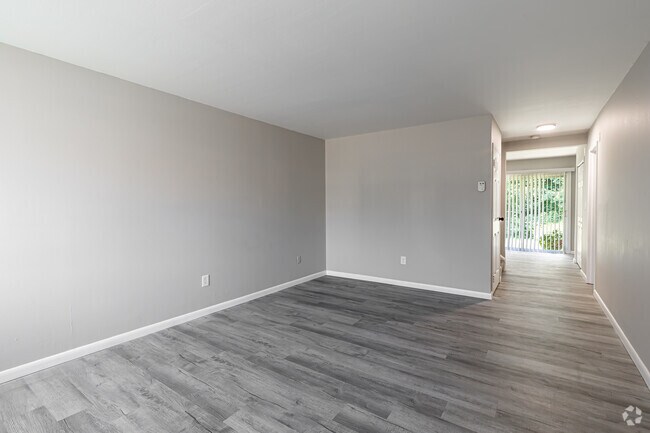 2BR, 1.5BA - Living Room - Windsor Crossing