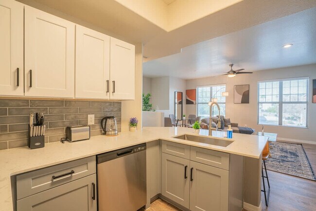 Photo - 10 W Minnezona Ave Unit ID1263191P