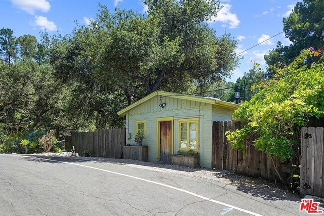 Building Photo - 21652 Encina Rd