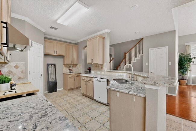 Photo - 2023 Nottingham Pl