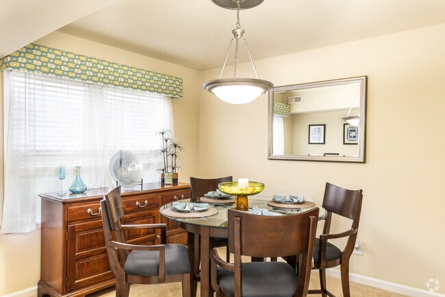 1BR, 1BA - 868SF - The Lilac - Dining Room - Thalia Gardens Apartments and Townhomes