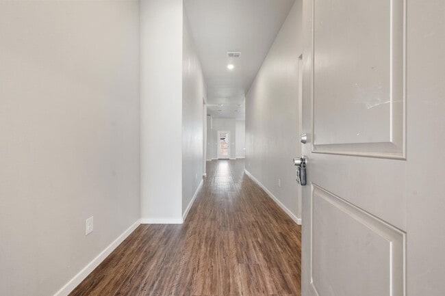 Photo - 2022 Kenwood Ave