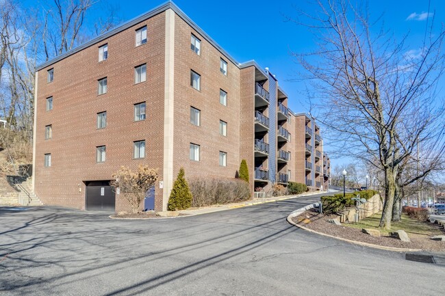 Photo - Hampshire House