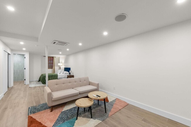 Photo - 10 Hausman St Unit ID1299052P