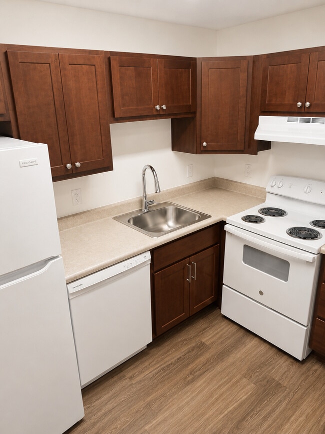2 Bedroom Renovated - GOLFVIEW