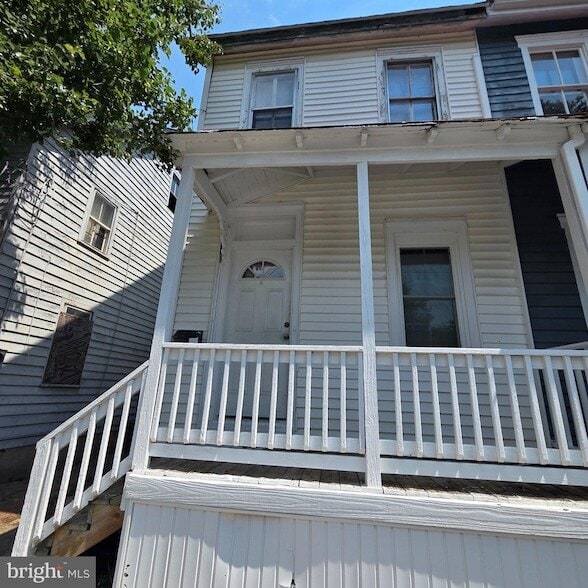 Building Photo - 104 Thompson St