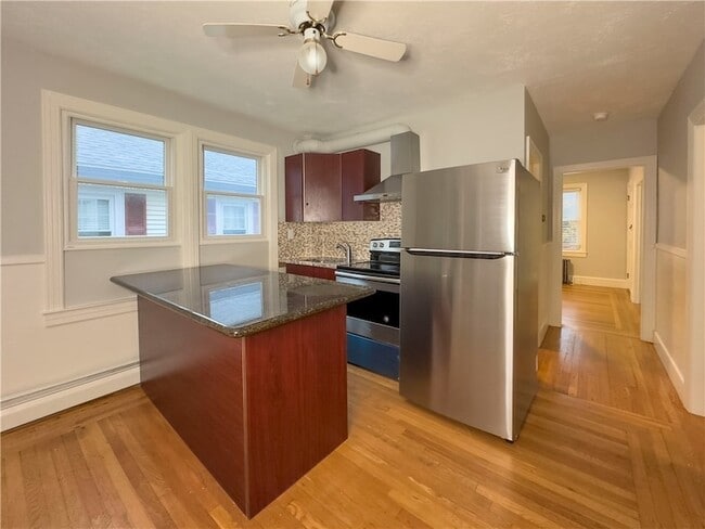 Photo - 419 Maple Ave