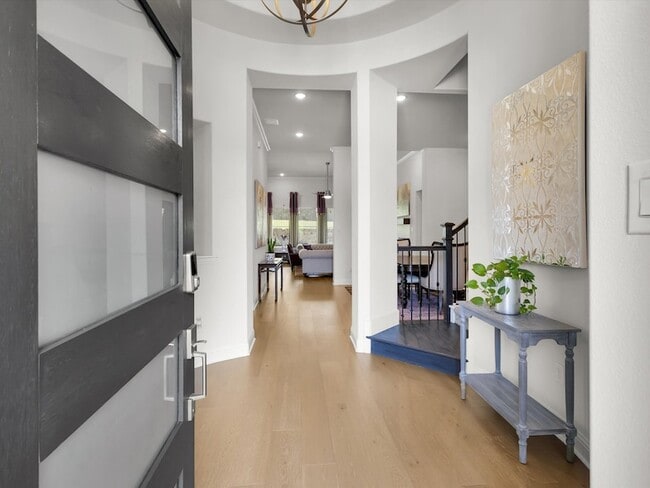 Photo - 439 Montrose Dr