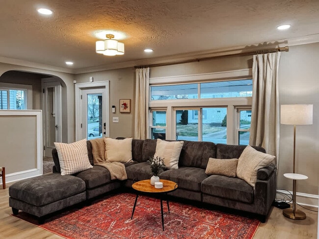 Building Photo - 3923 Victory Blvd Unit SI ID1496091P