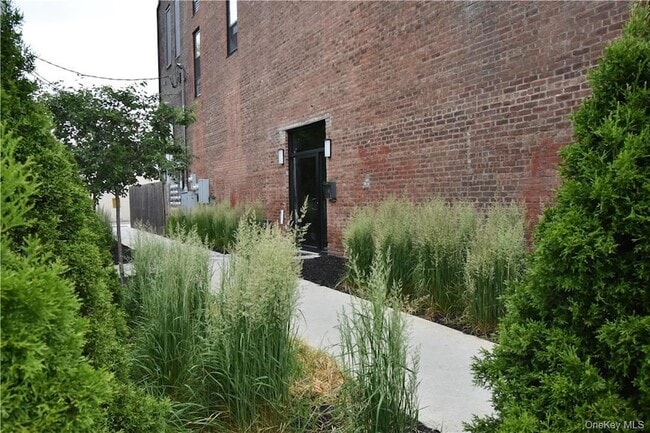 Building Photo - 35 Van Nydeck Ave Unit 306