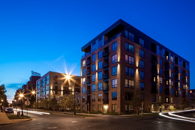 Building Photo - Mill & Main