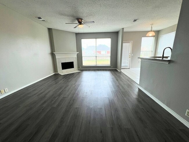 Photo - 2805 Crater Lake Ln