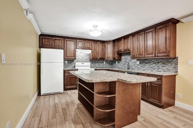 Building Photo - 4114 NW 88th Ave Unit 102