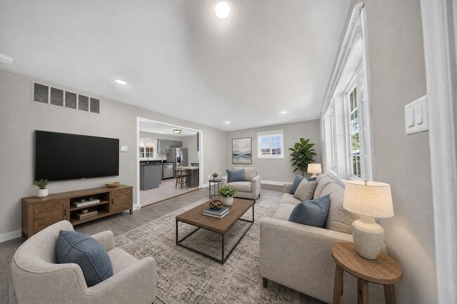Photo - 415 Shabbona Dr