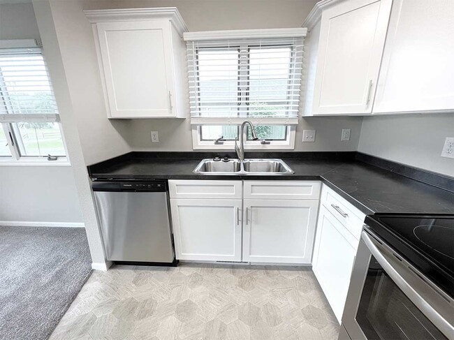 Photo - 2100 Springport Apartments