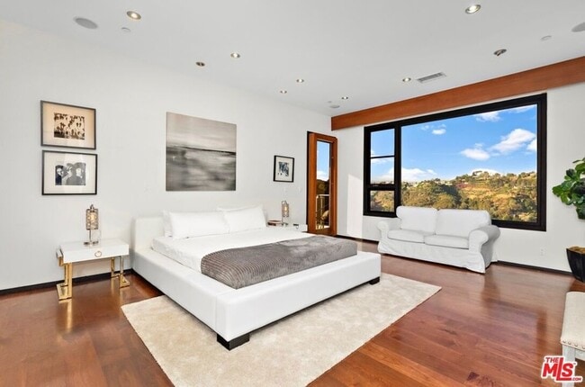 Photo - 1018 Stradella Rd