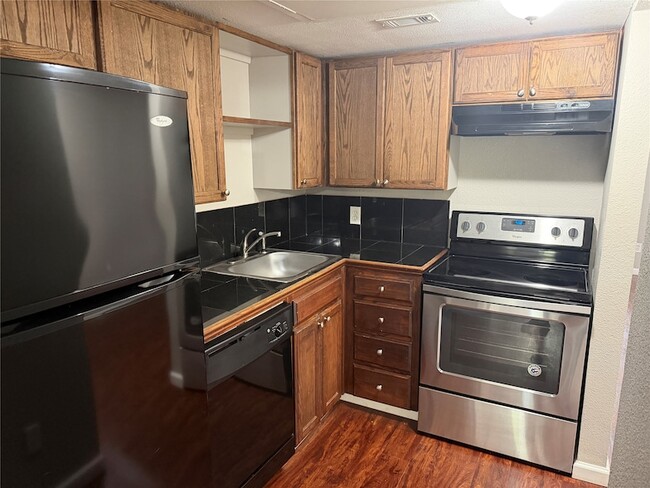 Photo - 357 NW Newton Dr