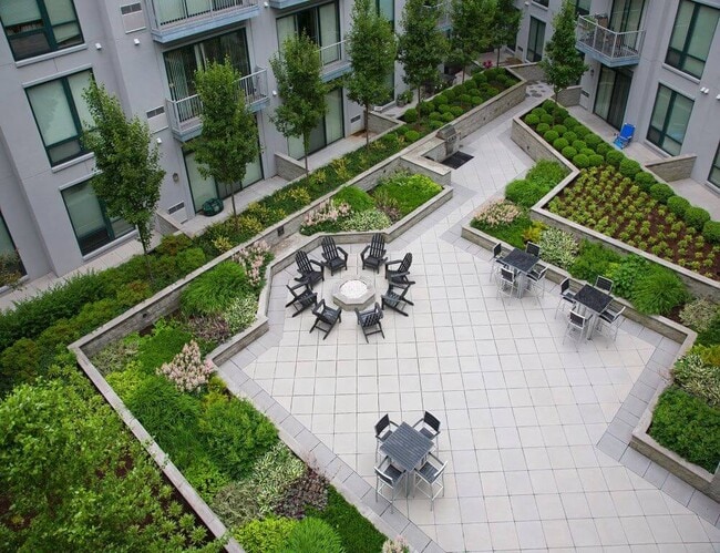 buildingphoto-32-1 - 121 Towne Apartments