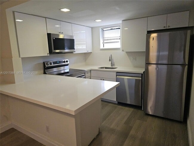 Photo - 8290 Lake Dr Unit 308