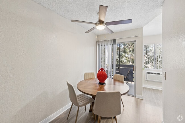 1BR, 1BA - 650SF - Dining Room - Chateau Spring Hill Apartments