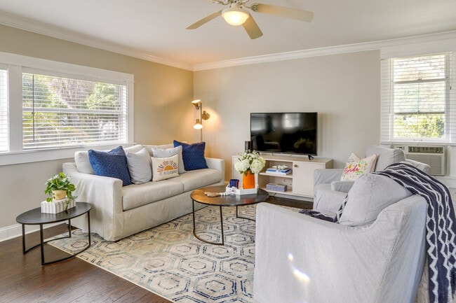 Building Photo - 202 10th Ave NE Unit SI ID1383675P