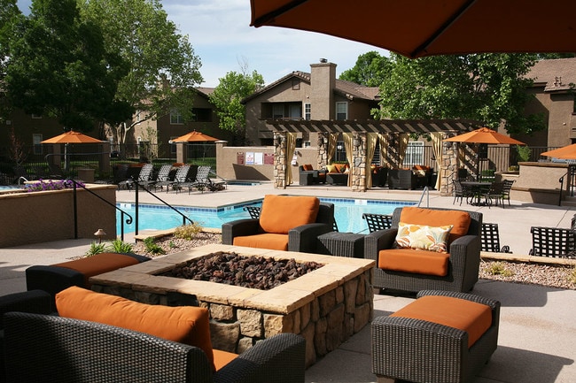 River Walk at Puerta de Corrales Apartments Outdoor Fire Pit and Gas Grills - River Walk at Puerta de Corrales