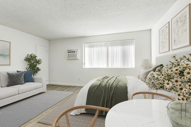 Photo - Country Club Apartments