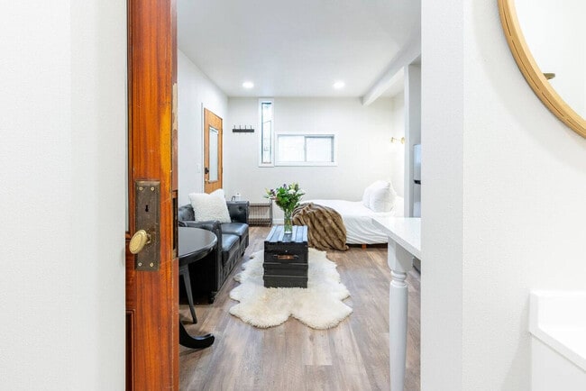 Building Photo - 3109 6th Ave Unit SI ID1501449P