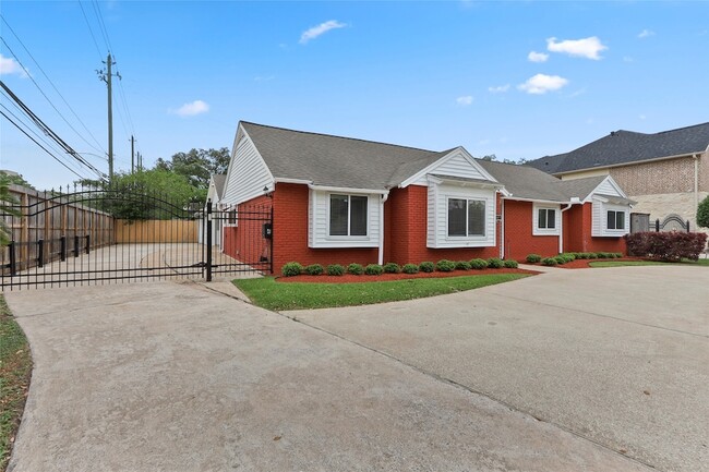 Building Photo - 12303 Barryknoll Ln