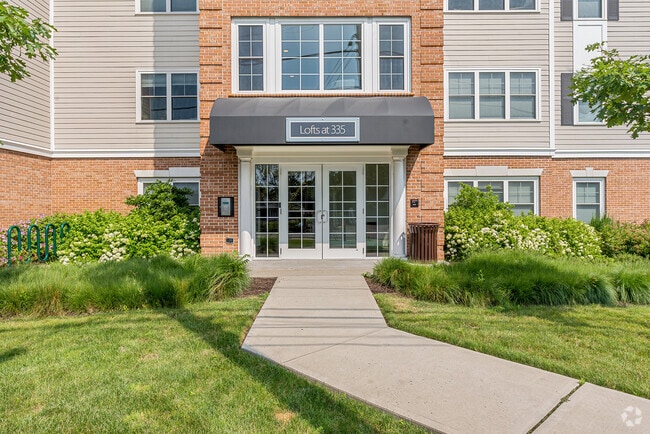 Entrance Exterior_01 - Lofts at 335