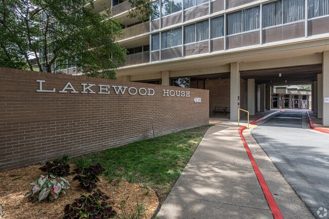 Photo - The Lakewood House Apartments