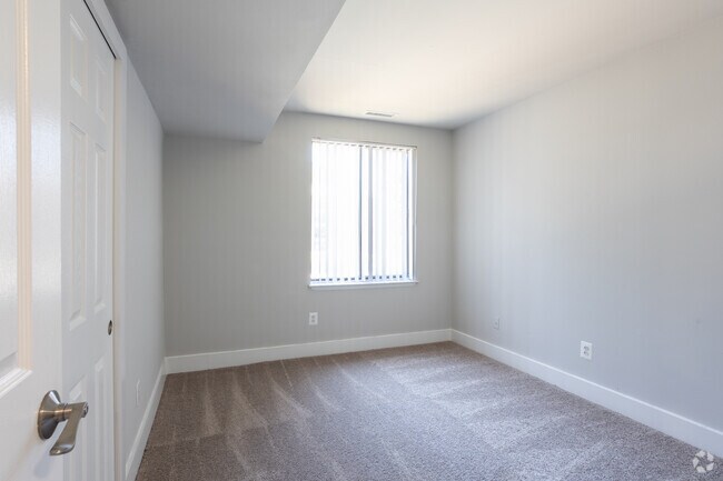 2BR, 2BA - 998SF - Woodvale Apartments