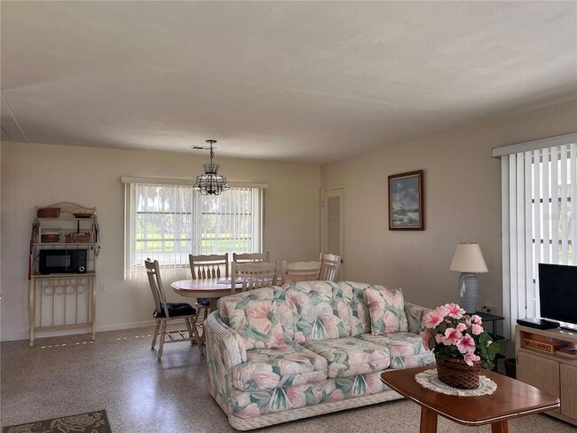 Photo - 641 E Dearborn St