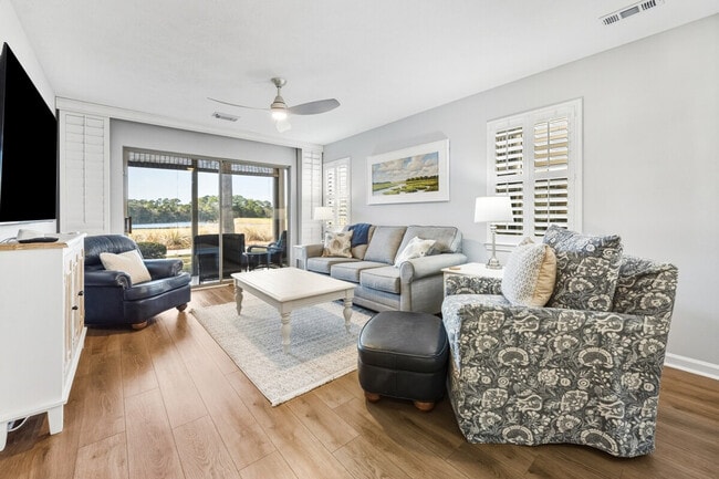 Building Photo - 568 Pinehurst Ln Unit ID1370709P