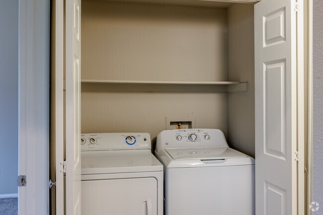 2BR, 2BA - 1,049SF - Dakota at Governors Ranch