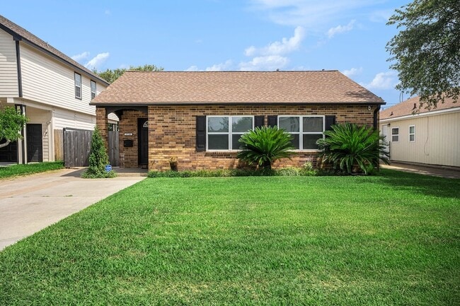 Building Photo - 5720 Fraser Ave