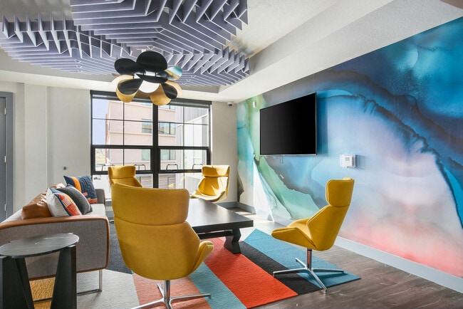 Clubroom Lounge - Aurum